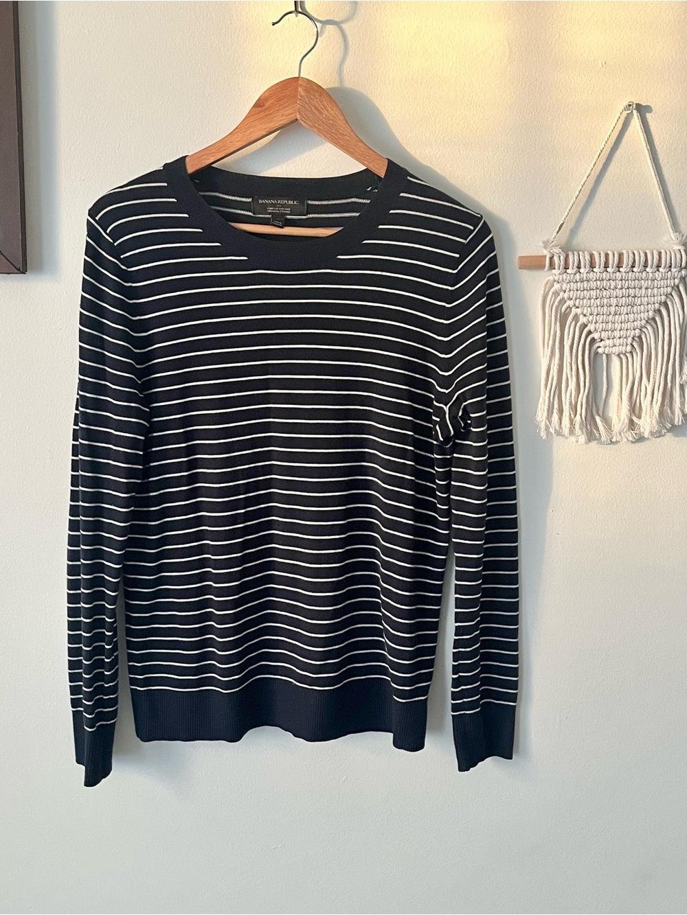 Banana Republic forever Sweater Striped Navy - Size Medium PTP 20 inch
